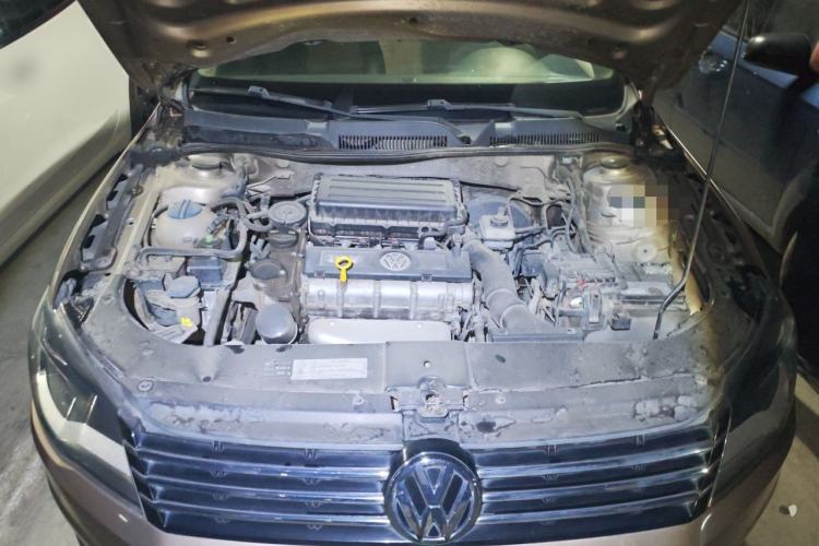 Used Volkswagen Bora 2014 1.6L Manual Fashion Edition Engine Bay