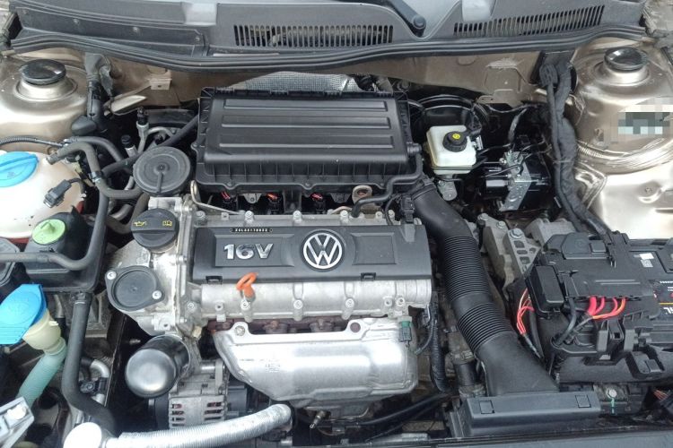 Used Volkswagen Bora 2014 1.6L Automatic Fashion Model Engine Bay