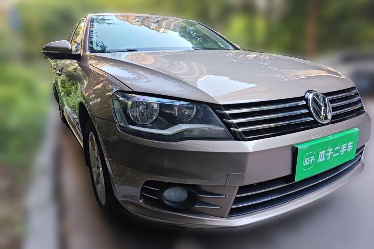 Used Volkswagen Bora 2014 1.6L Manual Comfort Model Front Right 45 Deg