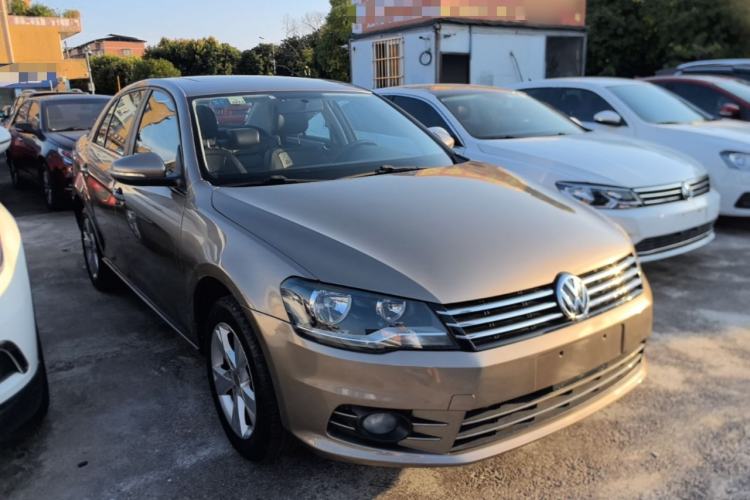 Used Volkswagen Bora 2014 1.6L Automatic Comfort Model Front Right 45 Deg