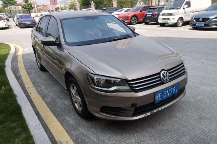 Used Volkswagen Bora 2014 1.6L Manual Fashion Edition Front Right 45 Deg