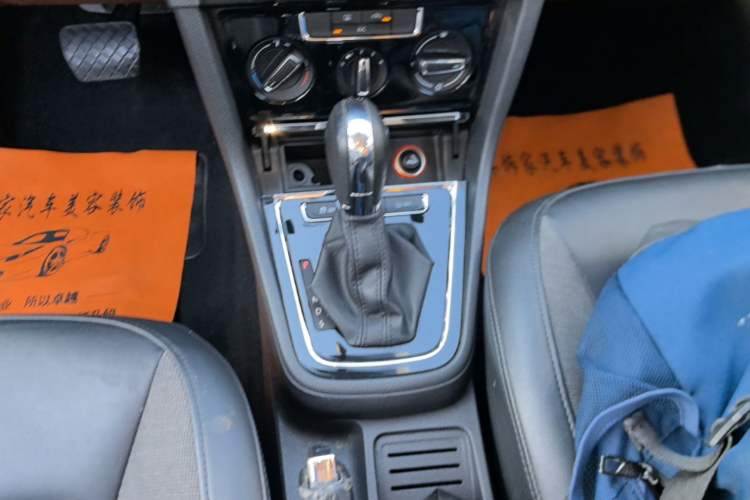 Used Volkswagen Bora 2014 1.6L Automatic Comfort Model Gear Lever