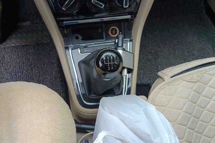 Used Volkswagen Bora 2014 1.6L Manual Comfort Model Gear Lever