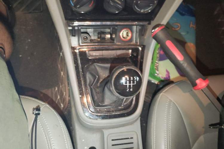 Used Volkswagen Bora 2014 1.6L Manual Fashion Edition Gear Lever