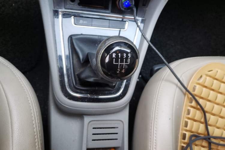 Used Volkswagen Bora 2014 1.6L Manual Fashion Edition Gear Lever