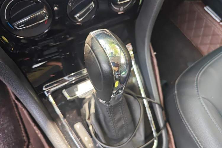 Used Volkswagen Bora 2014 1.6L Automatic Comfort Model Gear Lever