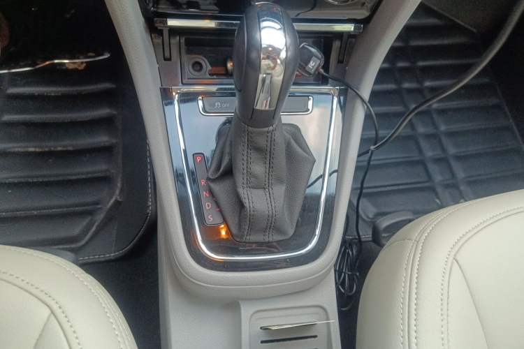 Used Volkswagen Bora 2014 1.6L Automatic Fashion Model Gear Lever