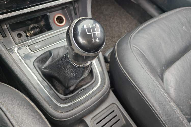 Used Volkswagen Bora 2014 1.6L Manual Comfort Model Gear Lever