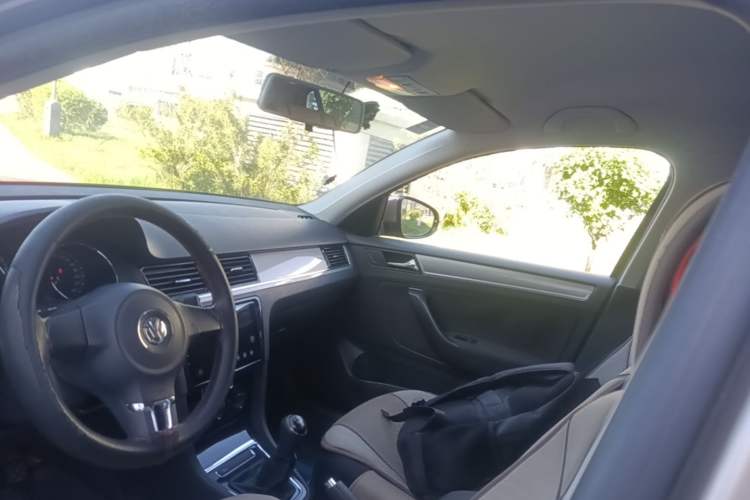 Used Volkswagen Bora 2014 1.6L Manual Fashion Edition Headliner