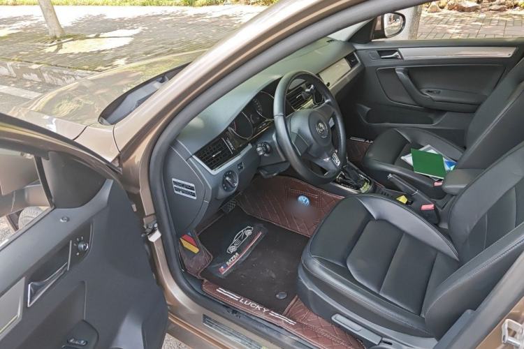 Used Volkswagen Bora 2014 1.6L Automatic Comfort Model Interior 3