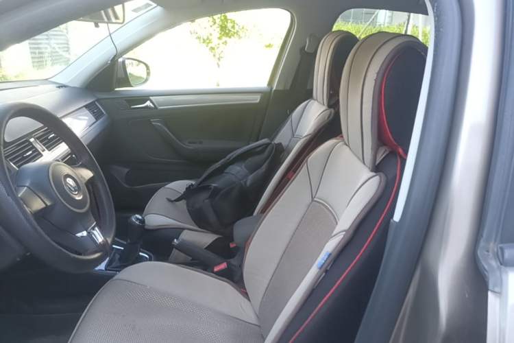 Used Volkswagen Bora 2014 1.6L Manual Fashion Edition Left Front Seat
