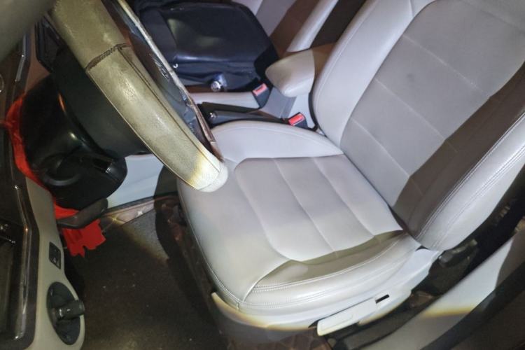 Used Volkswagen Bora 2014 1.6L Manual Fashion Edition Left Front Seat