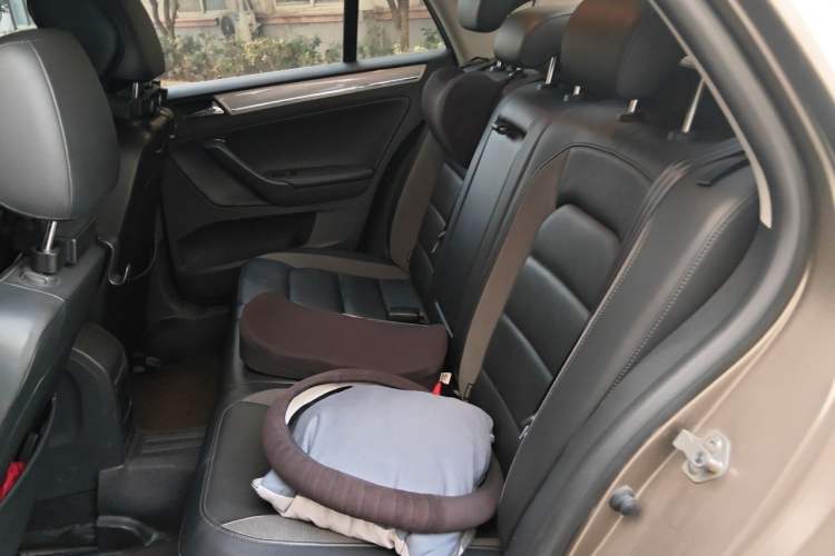 Used Volkswagen Bora 2014 1.6L Automatic Comfort Model Left Rear Seat