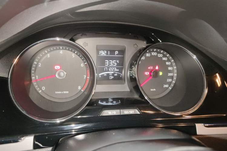 Used Volkswagen Bora 2014 1.6L Automatic Comfort Model Odometer Close Up