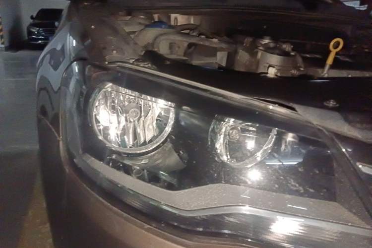 Used Volkswagen Bora 2014 1.6L Manual Comfort Model Right Front Headlight
