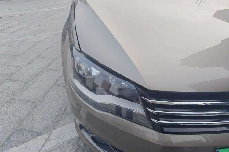 Used Volkswagen Bora 2014 1.6L Automatic Comfort Model Right Front Headlight