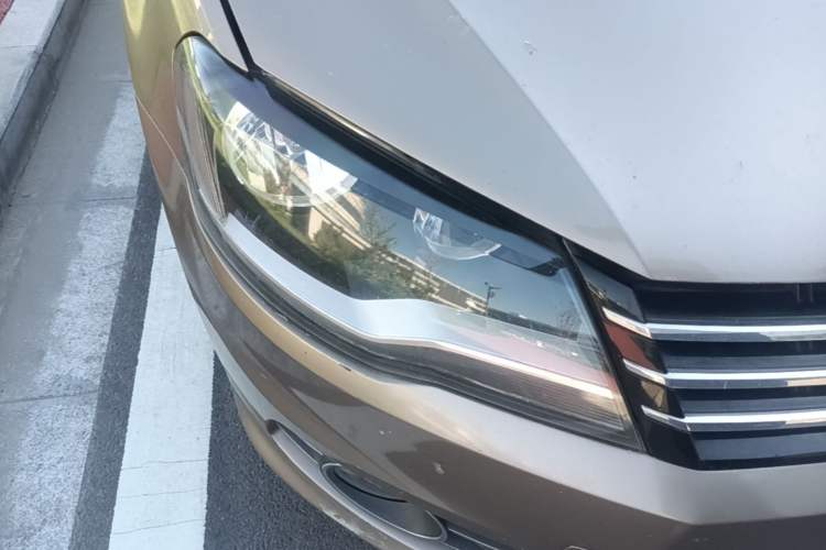 Used Volkswagen Bora 2014 1.6L Manual Fashion Edition Right Front Headlight