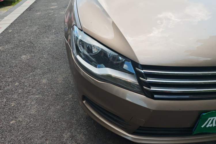 Used Volkswagen Bora 2014 1.6L Manual Fashion Edition Right Front Headlight