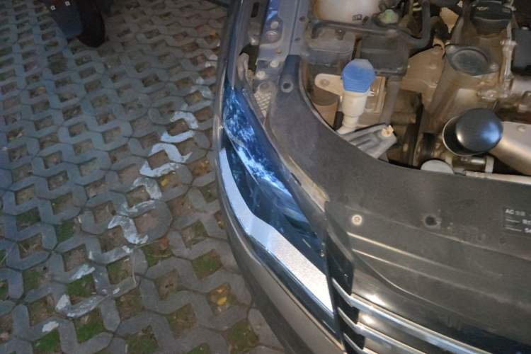 Used Volkswagen Bora 2014 1.6L Automatic Comfort Model Right Front Headlight