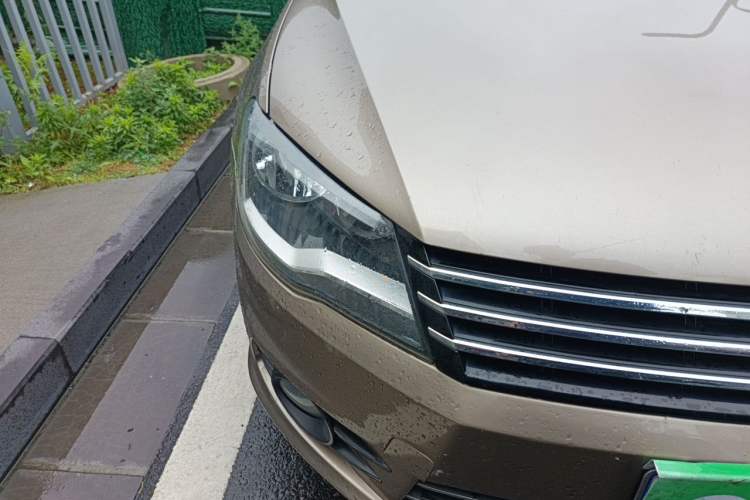 Used Volkswagen Bora 2014 1.6L Manual Comfort Model Right Front Headlight