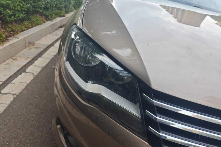 Used Volkswagen Bora 2014 1.6L Manual Comfort Model Right Front Headlight