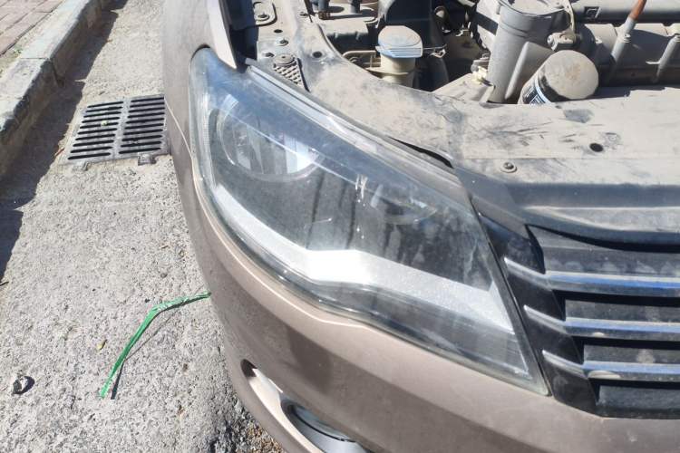 Used Volkswagen Bora 2014 1.6L Automatic Comfort Model Right Front Headlight