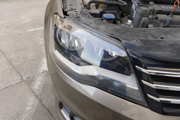 Used Volkswagen Bora 2014 1.6L Automatic Comfort Model Right Front Headlight