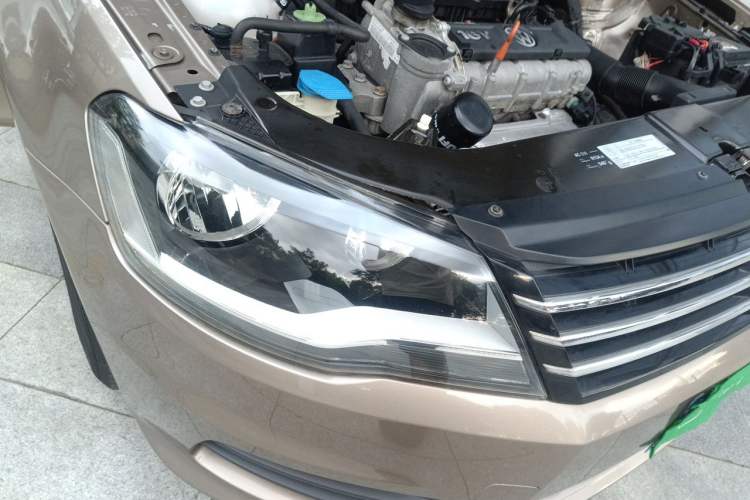 Used Volkswagen Bora 2014 1.6L Automatic Fashion Model Right Front Headlight