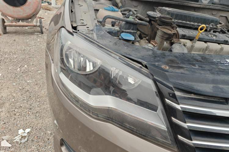 Used Volkswagen Bora 2014 1.6L Manual Comfort Model Right Front Headlight