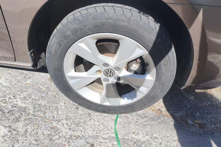 Used Volkswagen Bora 2014 1.6L Automatic Comfort Model Right Front Wheel Hub