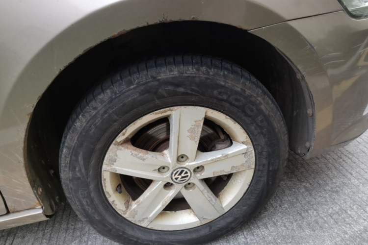 Used Volkswagen Bora 2014 1.6L Manual Fashion Edition Right Front Wheel Hub