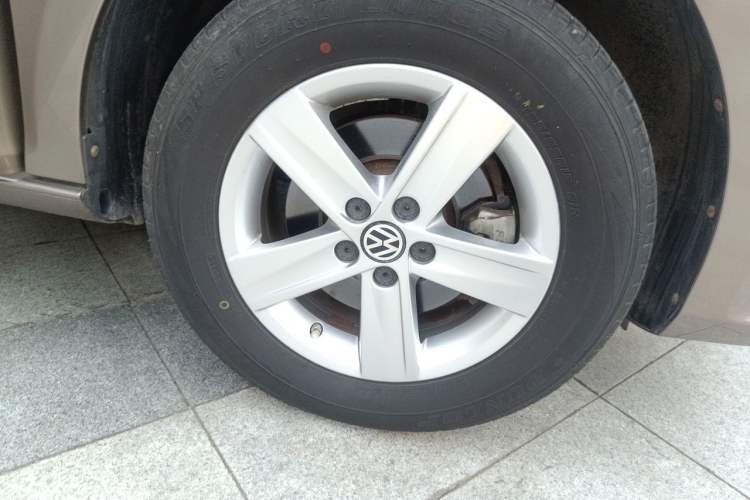 Used Volkswagen Bora 2014 1.6L Automatic Fashion Model Right Front Wheel Hub