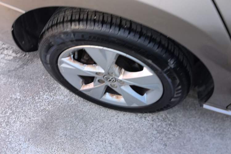 Used Volkswagen Bora 2014 1.6L Automatic Comfort Model Right Rear Wheel Hub
