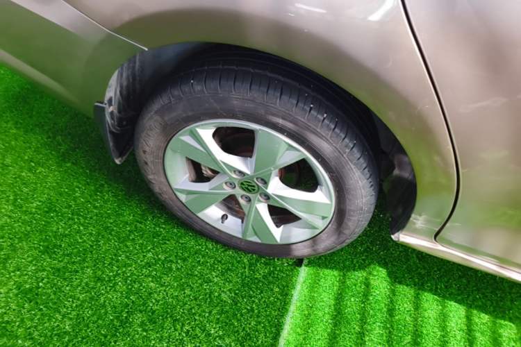 Used Volkswagen Bora 2014 1.6L Automatic Comfort Model Right Rear Wheel Hub