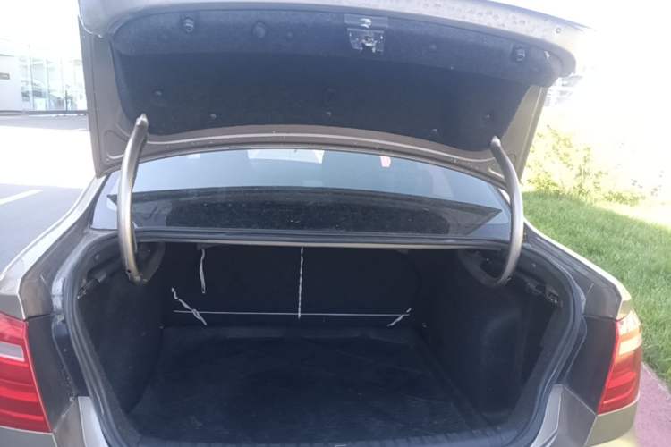 Used Volkswagen Bora 2014 1.6L Manual Fashion Edition Trunk