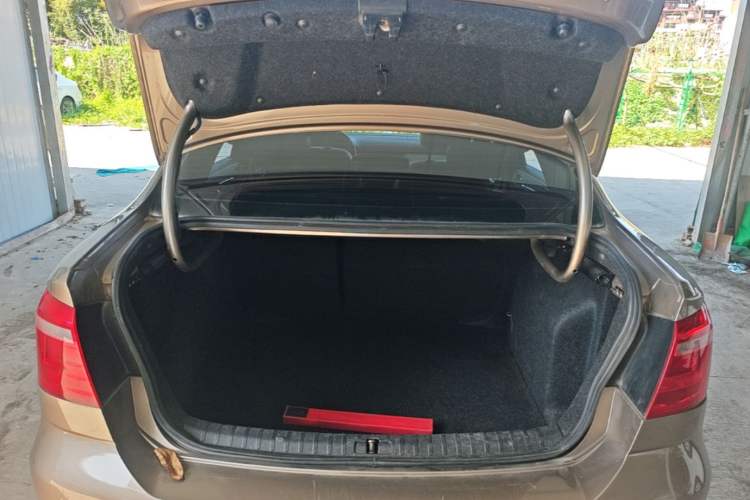 Used Volkswagen Bora 2014 1.6L Automatic Comfort Model Trunk