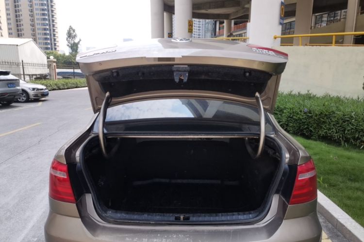 Used Volkswagen Bora 2014 1.6L Manual Fashion Edition Trunk