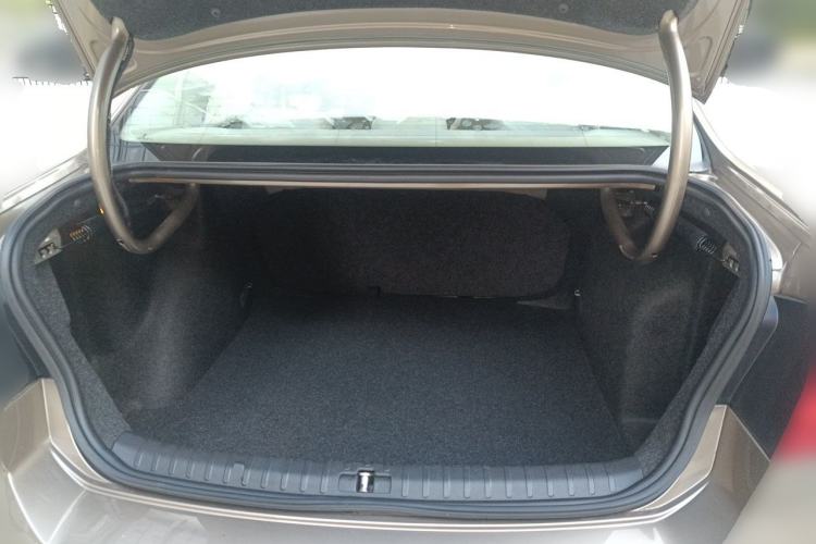 Used Volkswagen Bora 2014 1.6L Automatic Fashion Model Trunk