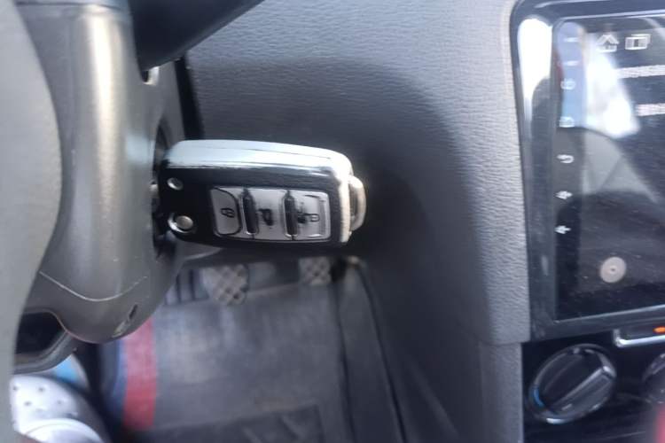 Used Volkswagen Bora 2014 1.6L Manual Fashion Edition Vehicle Key