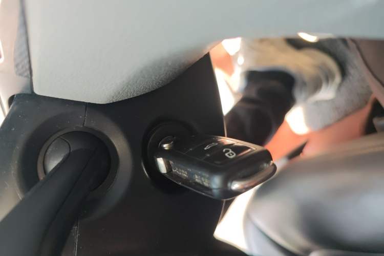 Used Volkswagen Bora 2014 1.6L Manual Fashion Edition Vehicle Key