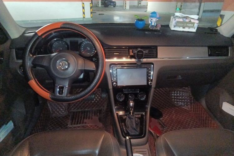 Used Volkswagen Bora 2014 1.6L Automatic Comfort Model Center Console