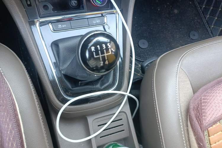 Used Volkswagen Bora 2014 1.6L Manual Comfort Model Gear Lever