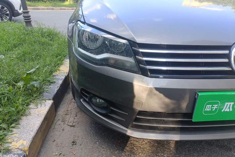 Used Volkswagen Bora 2014 1.6L Manual Comfort Model Right Front Headlight