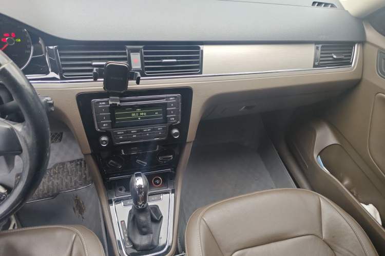 Used Volkswagen Bora 2014 1.6L Automatic Comfort Model Audio And AC Panel