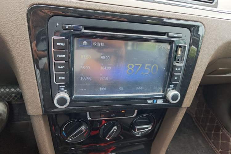 Used Volkswagen Bora 2014 1.6L Automatic Comfort Model Audio And AC Panel