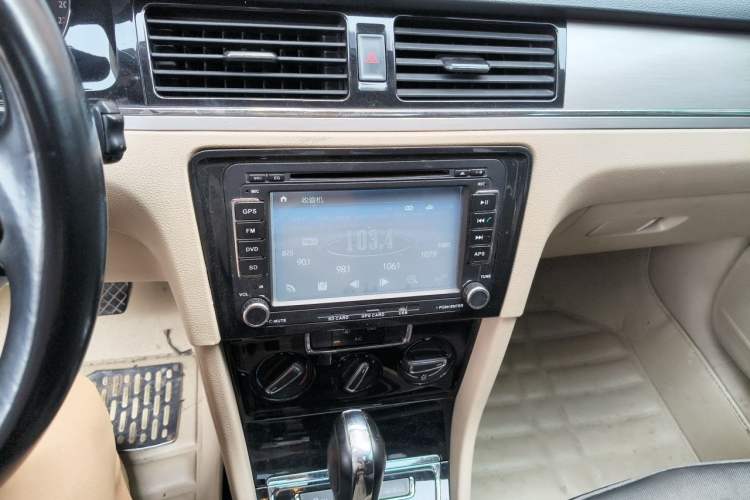 Used Volkswagen Bora 2014 1.6L Automatic Comfort Model Audio And AC Panel