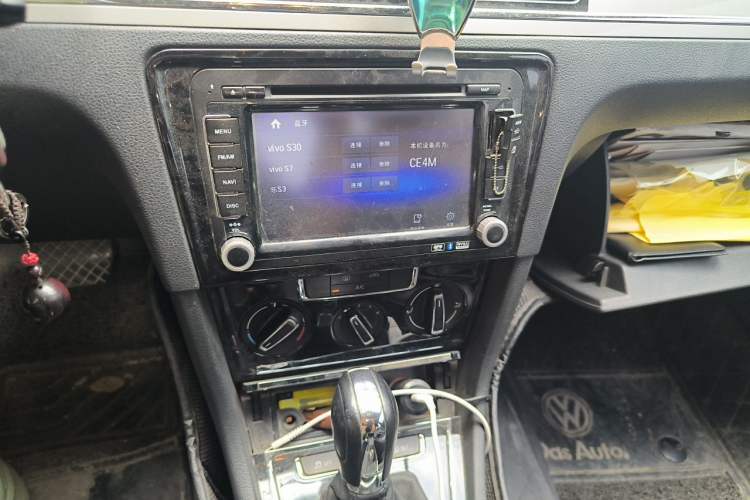 Used Volkswagen Bora 2014 1.6L Automatic Comfort Model Audio And AC Panel