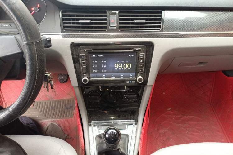 Used Volkswagen Bora 2014 1.6L Manual Fashion Edition Audio And AC Panel