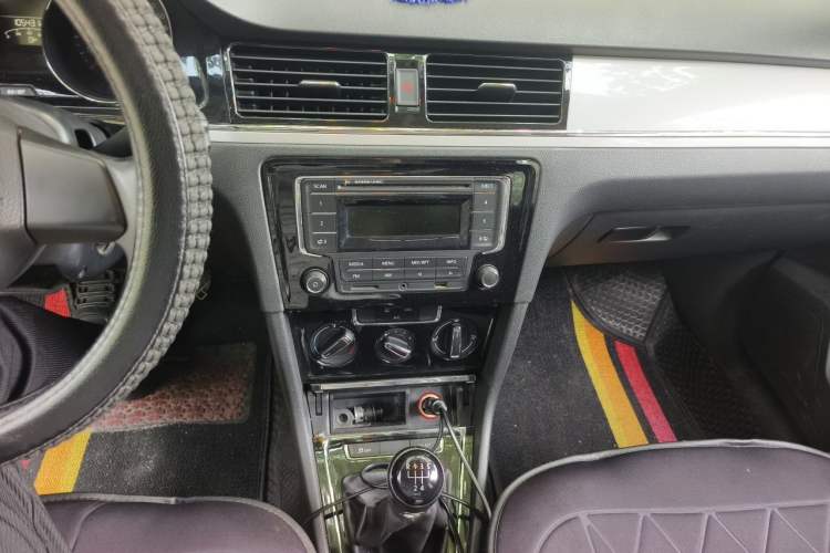 Used Volkswagen Bora 2014 1.6L Manual Comfort Model Audio And AC Panel