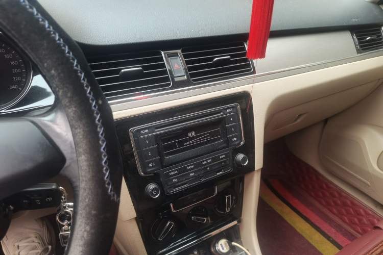 Used Volkswagen Bora 2014 1.6L Manual Comfort Model Audio And AC Panel
